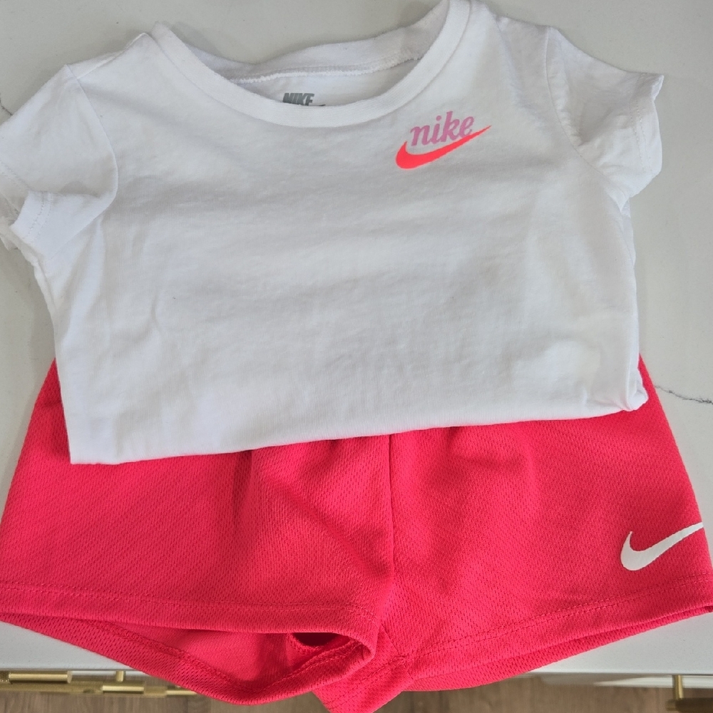 Nike White and Pink Infant Set